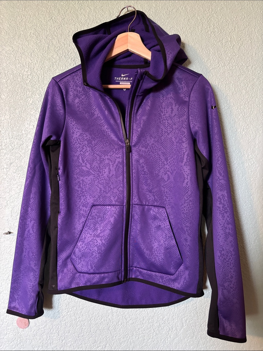 Nike Purple Hooded Therma-Fit Women’s Athletic Jacket with Black Panels Size S